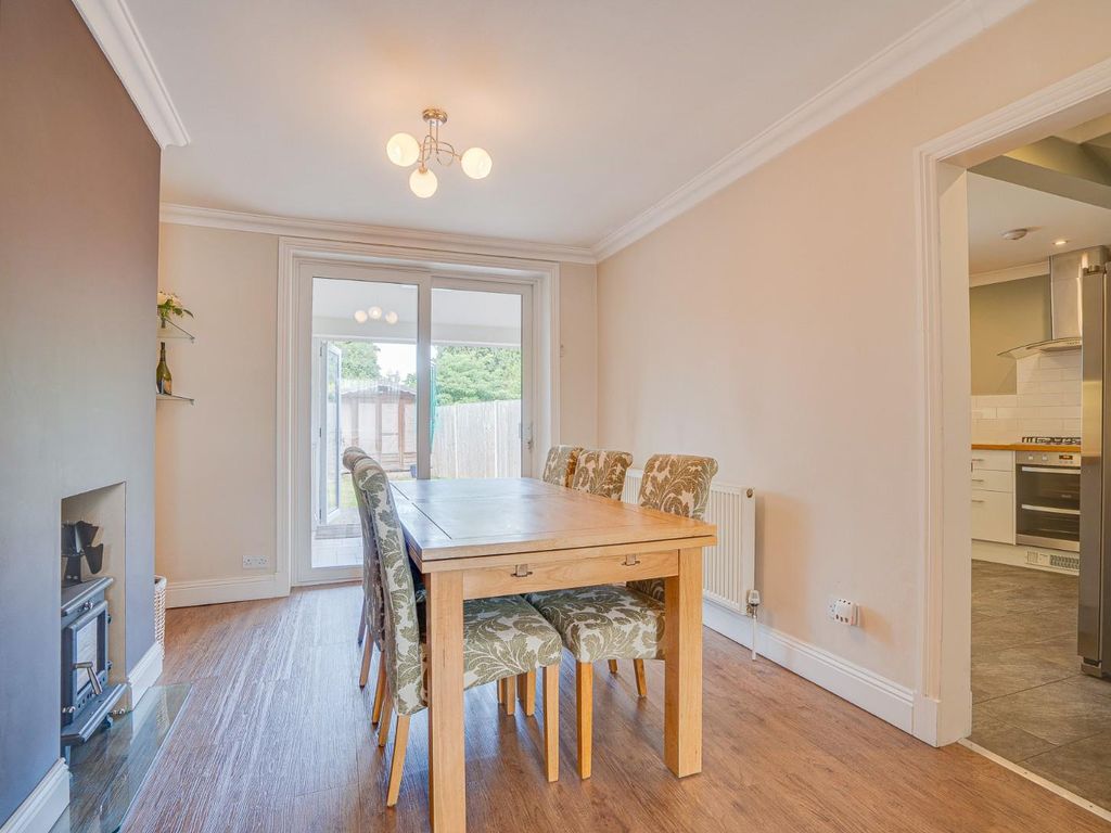 4 bed property for sale in Brookwood Avenue, Eastleigh SO50, £400,000