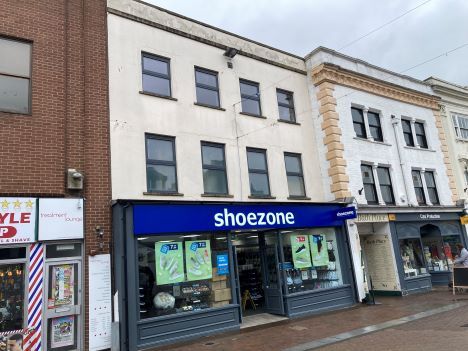 Retail premises to let in High Street, Taunton TA1, £35,000 pa