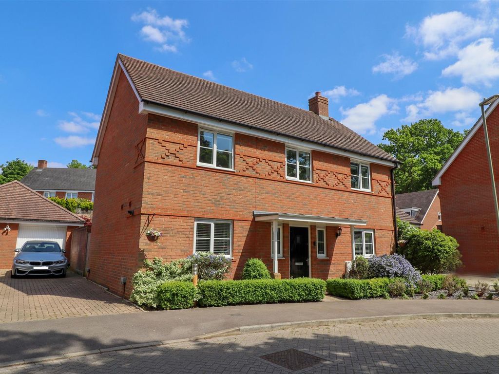 4 bed detached house for sale in Nepal Gardens, Church Crookham, Fleet GU52, £600,000