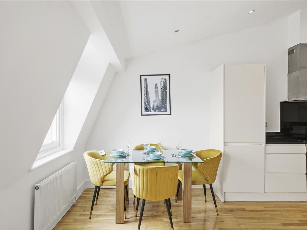 1 bed flat for sale in Clapham Manor Street, London SW4, £350,000