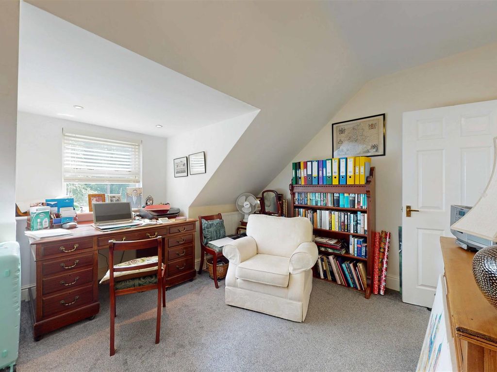 4 bed town house for sale in Barnack Road, Stamford PE9, £485,000