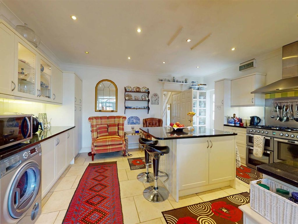 4 bed town house for sale in Barnack Road, Stamford PE9, £485,000
