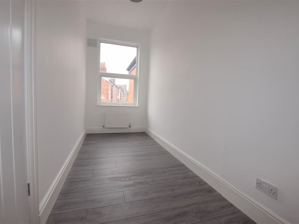 3 bed flat to rent in School Lane, Didsbury M20, £1,300 pcm