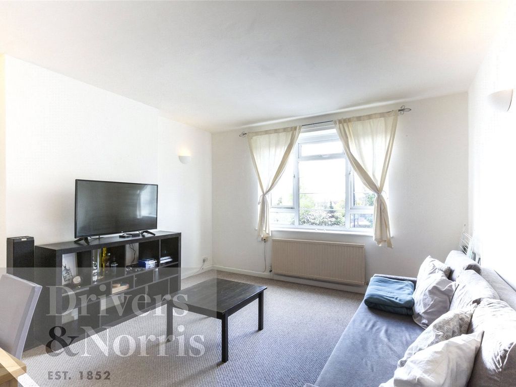 2 bed flat for sale in Great North Road, East Finchley, London N2, £400,000