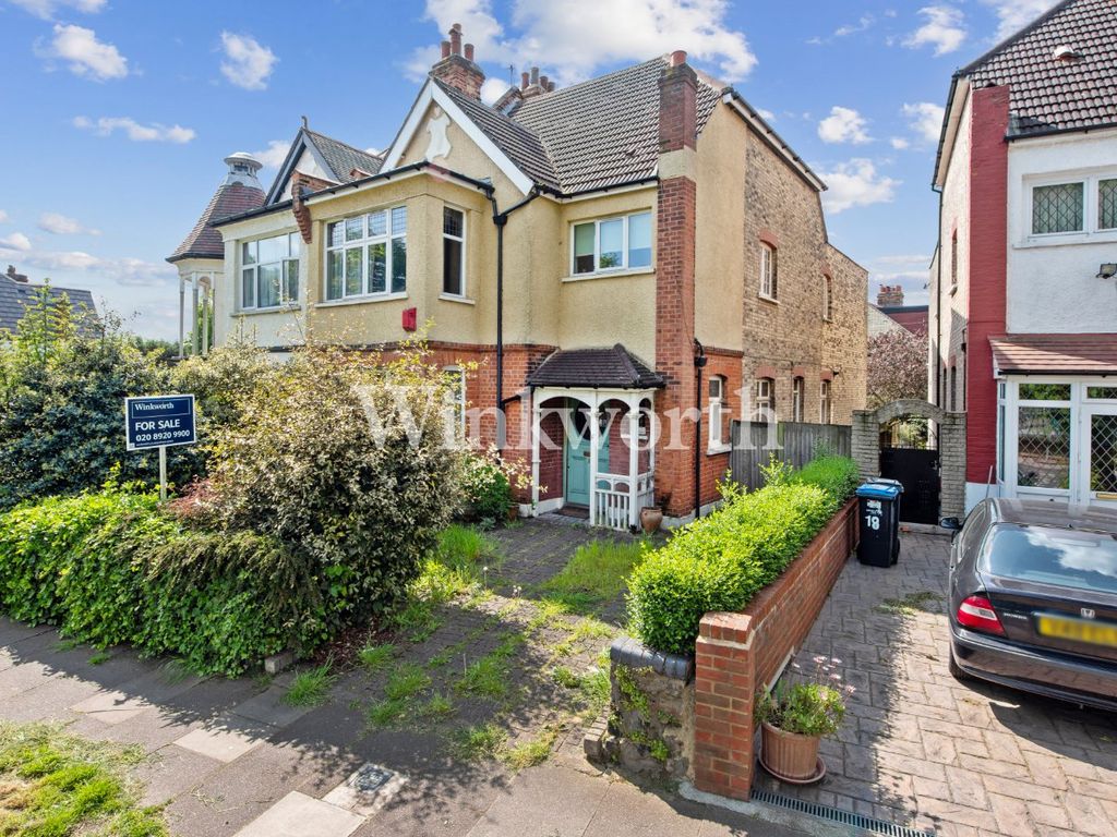 5 bed semi-detached house for sale in Broomfield Lane, London N13, £900,000