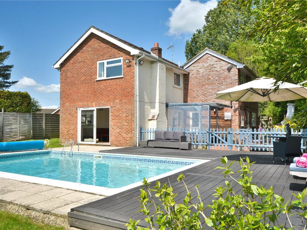 4 bed detached house for sale in Glebelands, Pulborough, West Sussex RH20, £635,000