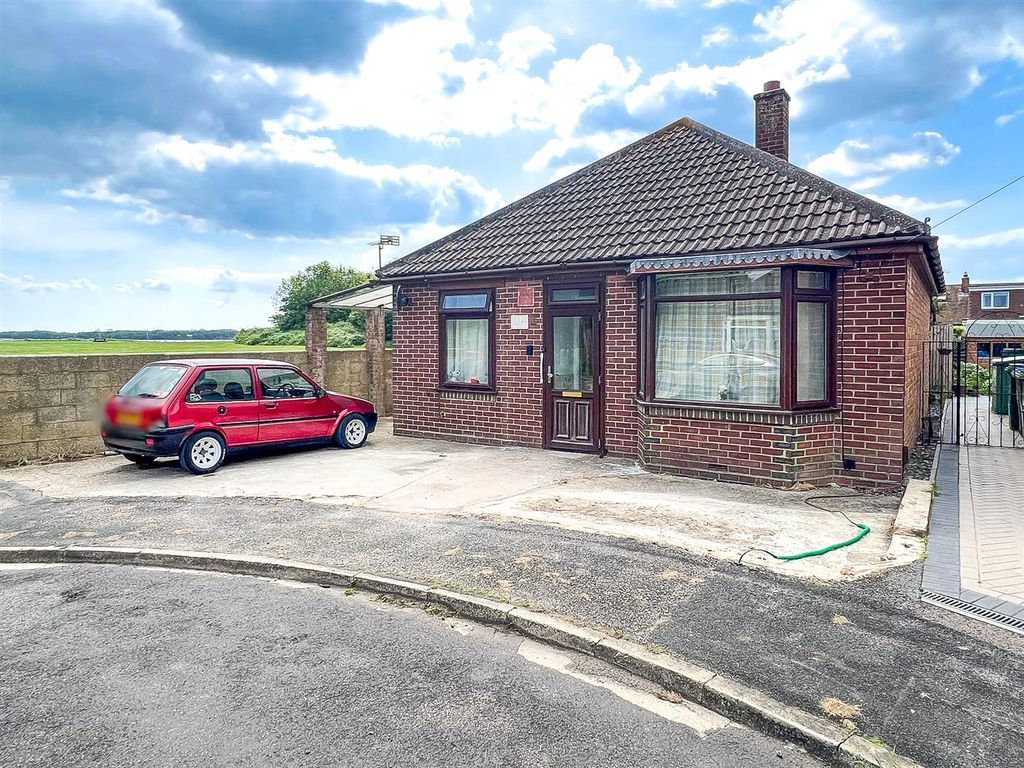 2 bed detached bungalow for sale in Kent Grove, Fareham PO16, £425,000