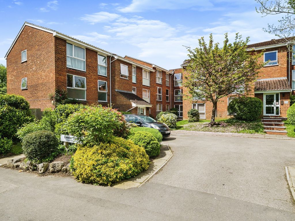 2 bed flat for sale in 48 Lyonsdown Road, Barnet EN5, £365,000