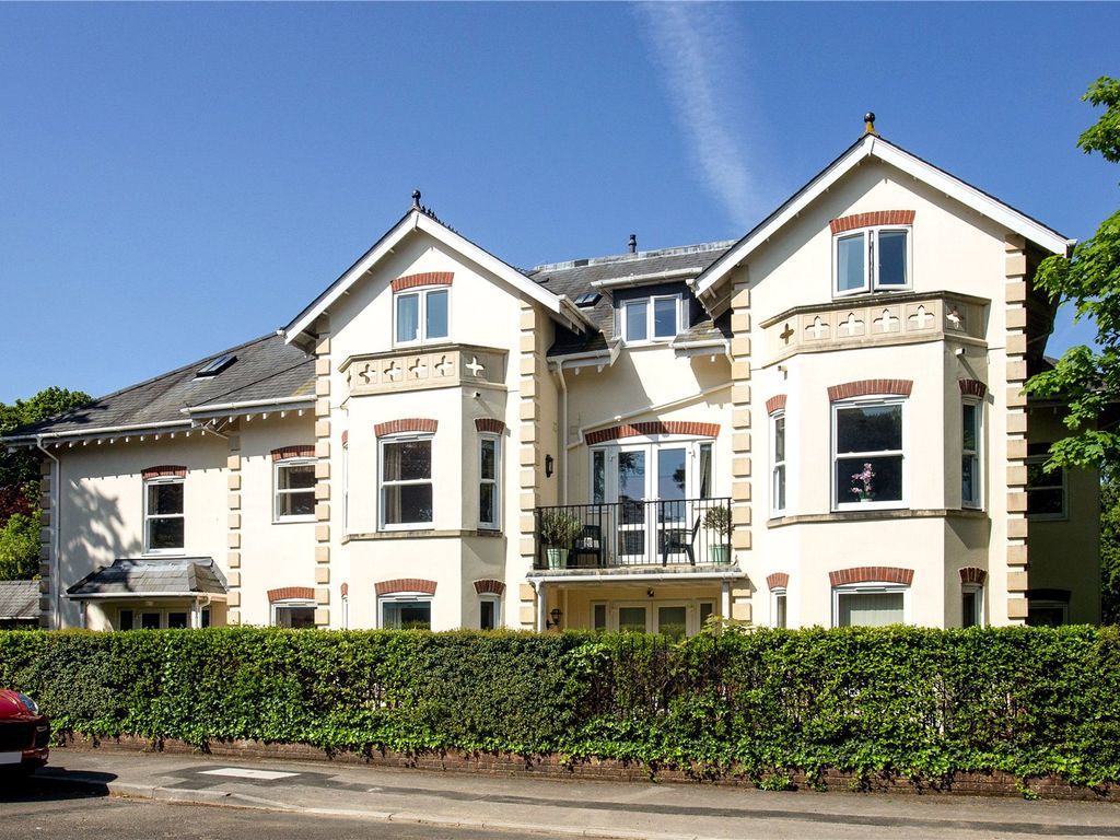 3 bed flat for sale in De Mauley Road, Canford Cliffs BH13, £550,000