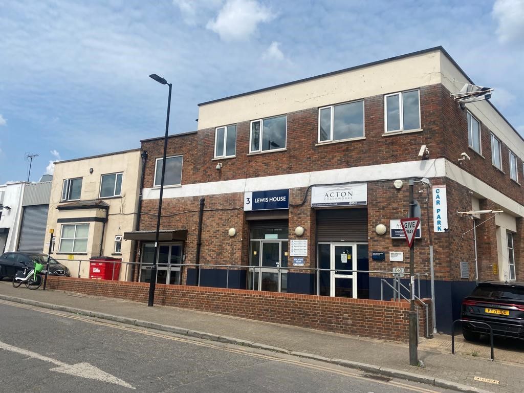 Office to let in School Road, Park Royal, London NW10, £3,000 pa