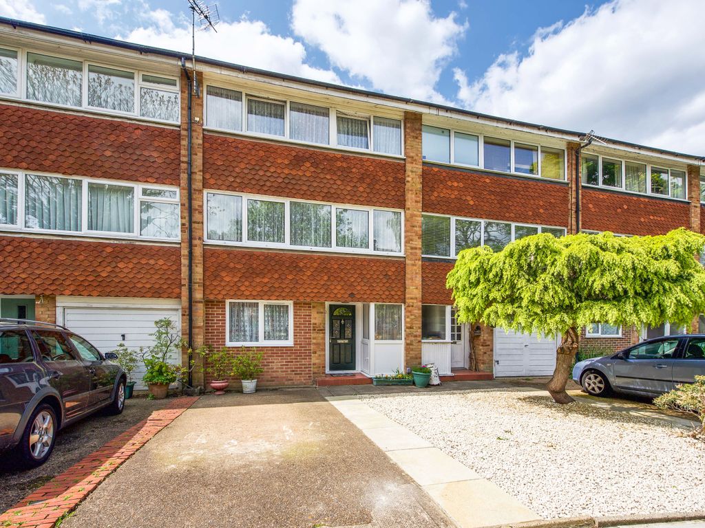 3 bed town house for sale in Kingfisher Drive, Richmond TW10, £750,000