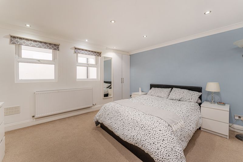 1 bed flat for sale in Median Road, London E5, £475,000