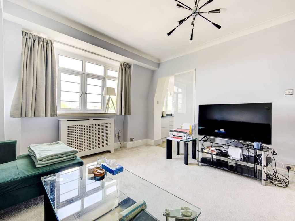 1 bed flat for sale in Chatsworth Court, Kensington, London W8, £550,000