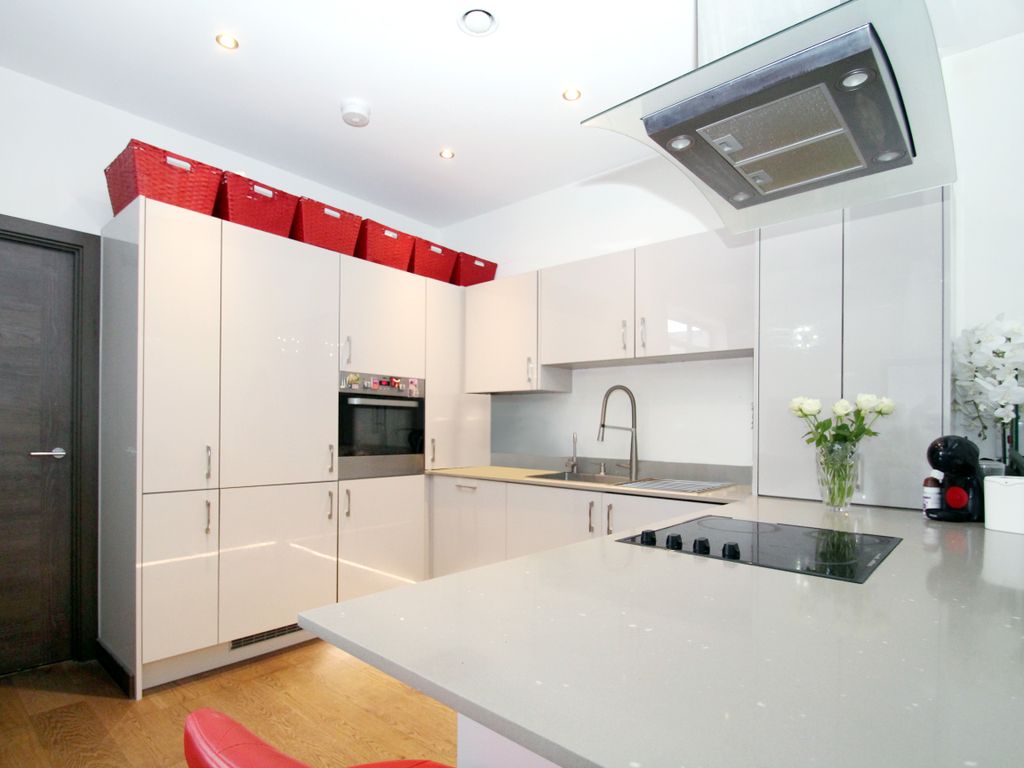 2 bed flat for sale in Korda House, Denham, Uxbridge, Buckinghamshire UB9, £449,000