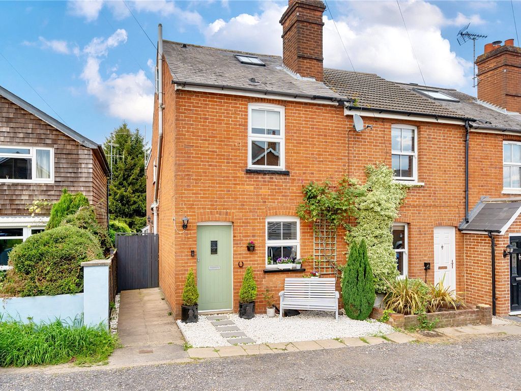 3 bed end terrace house for sale in Alben Road, Binfield, Bracknell, Berkshire RG42, £525,000
