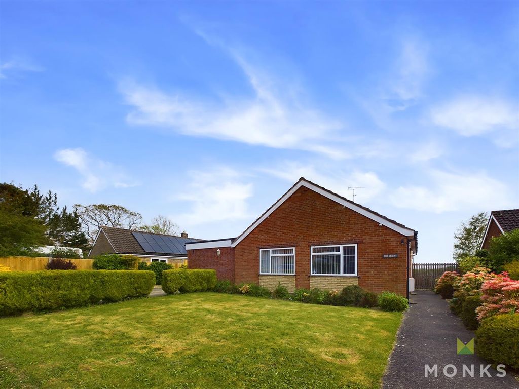 3 bed detached bungalow for sale in Whiteminster, Oswestry SY11, £385,000