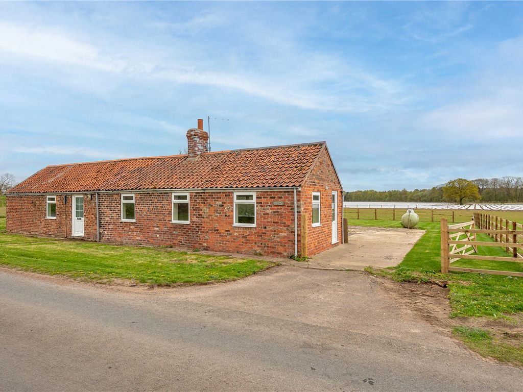 3 bed bungalow for sale in Thorganby, York, North Yorkshire YO19, £500,000