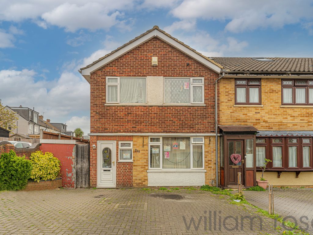 3 bed end terrace house for sale in Hillrise Road, Collier Row, Romford RM5, £350,000