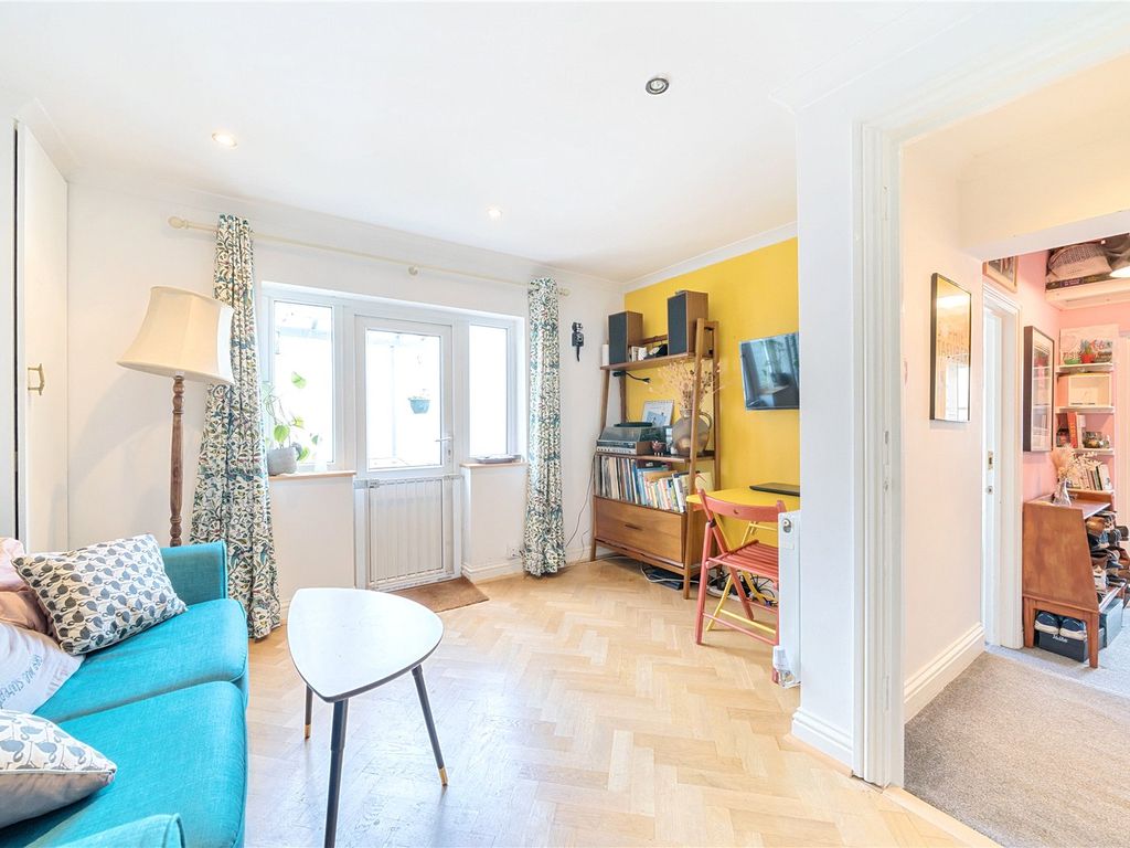 1 bed flat for sale in Kirkdale, London SE26, £270,000