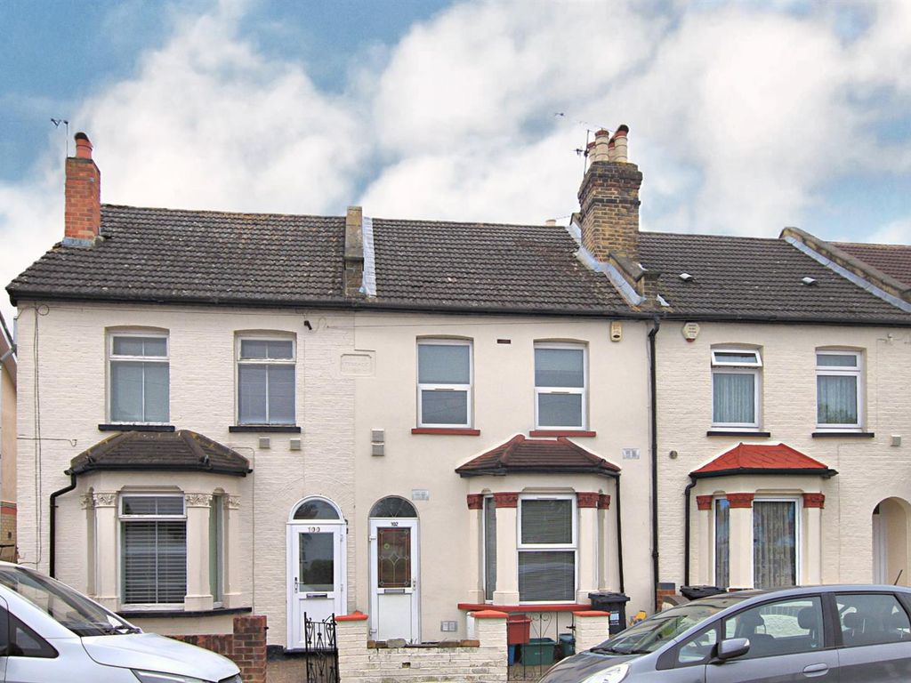 3 bed terraced house for sale in Cambridge Road, Hounslow TW4, £425,000