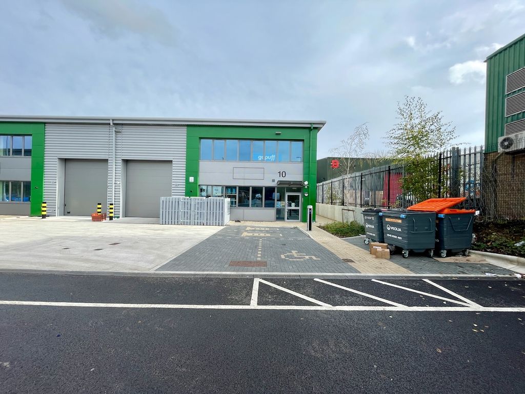 Industrial to let in Unit 10 Trade City Luton, Kingsway, Luton LU1, £87,283 pa