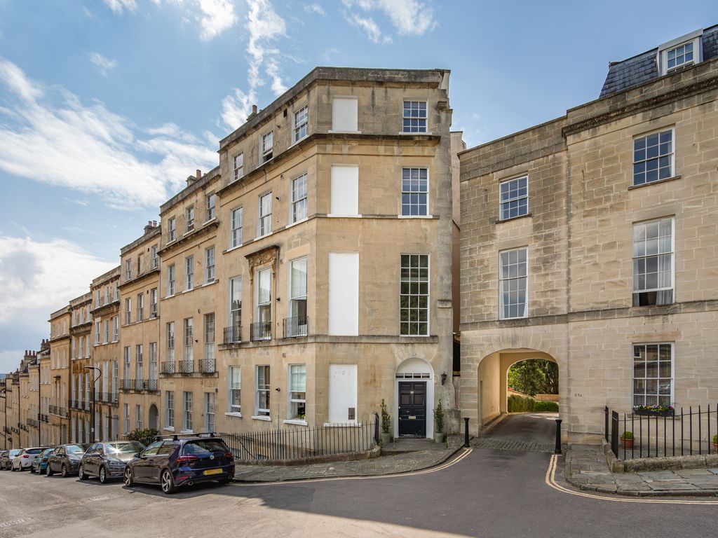 2 bed flat for sale in Park Street, Bath BA1, £395,000