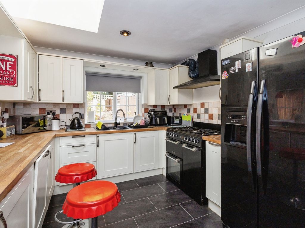 3 bed detached house for sale in Bowes Hill, Rowland's Castle PO9, £475,000