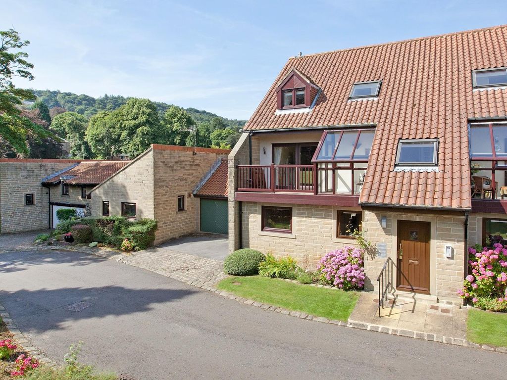 3 bed flat for sale in Warlbeck, Ilkley LS29, £485,000