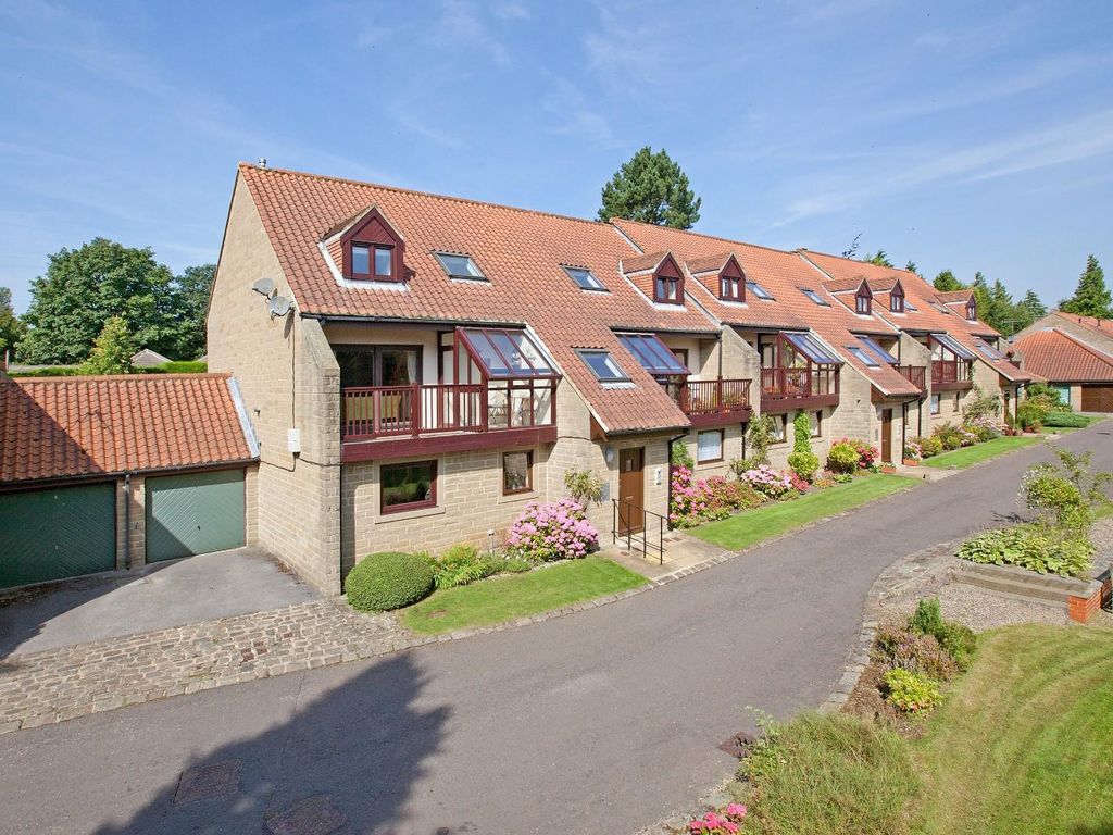 3 bed flat for sale in Warlbeck, Ilkley LS29, £485,000