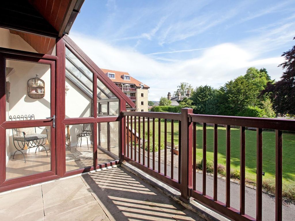 3 bed flat for sale in Warlbeck, Ilkley LS29, £485,000