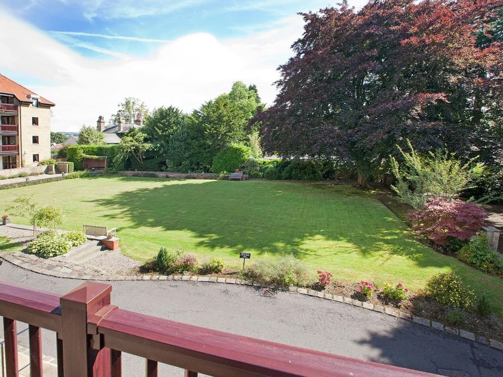 3 bed flat for sale in Warlbeck, Ilkley LS29, £485,000