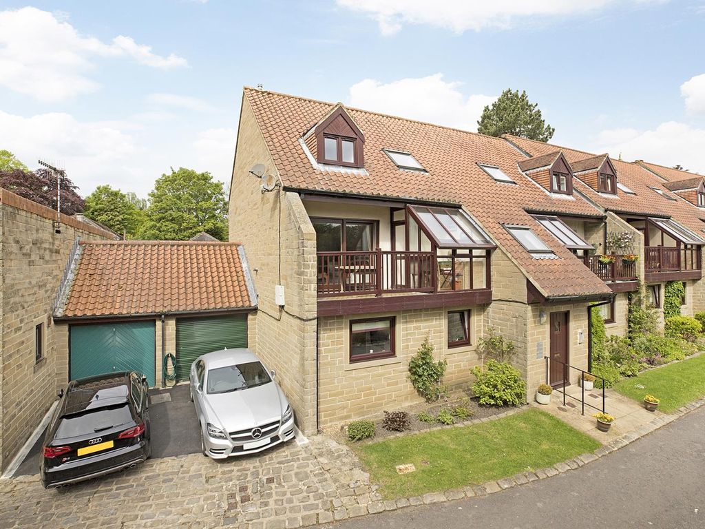 3 bed flat for sale in Warlbeck, Ilkley LS29, £485,000