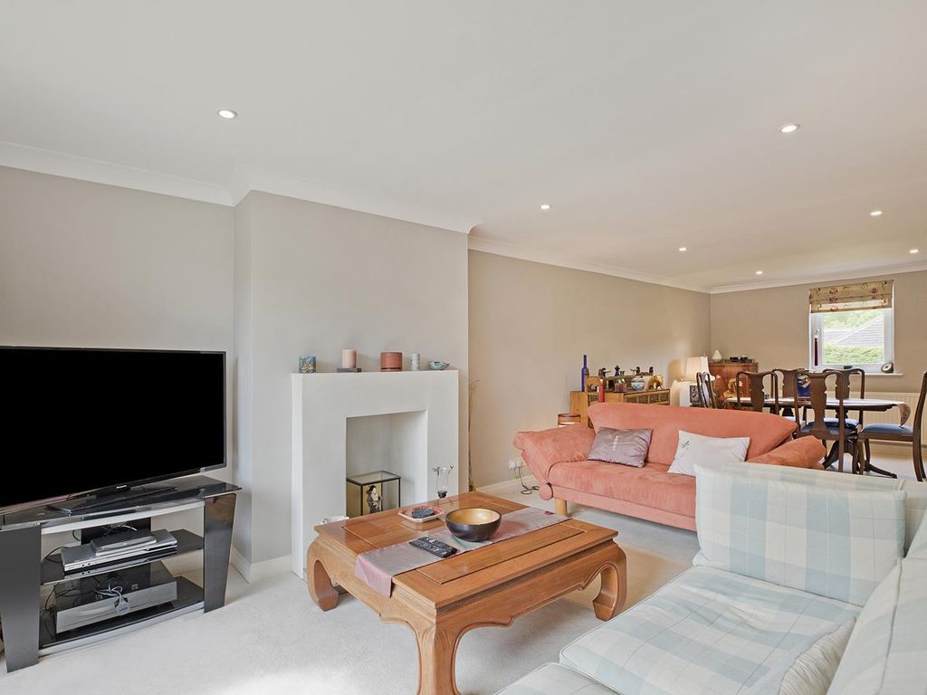 3 bed flat for sale in Warlbeck, Ilkley LS29, £485,000