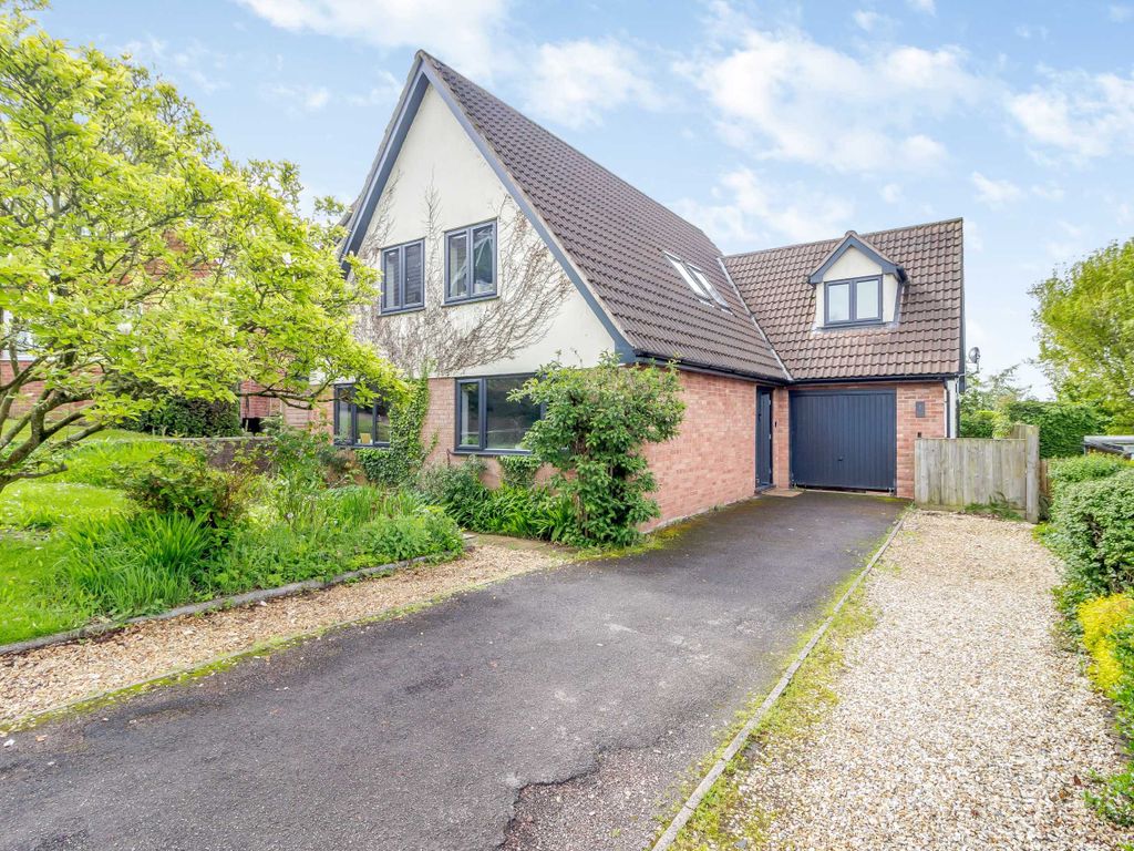 4 bed detached house for sale in Duchess Close, Monmouth, Monmouthshire NP25, £565,000