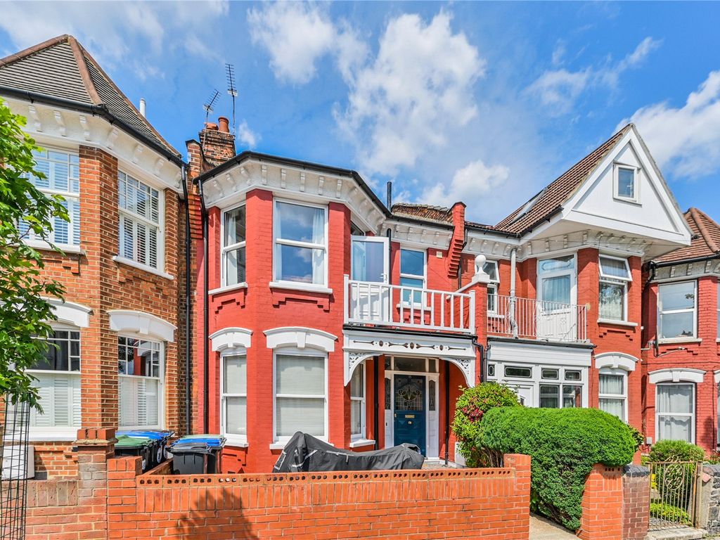 3 bed terraced house for sale in Melbourne Avenue, London N13, £655,000