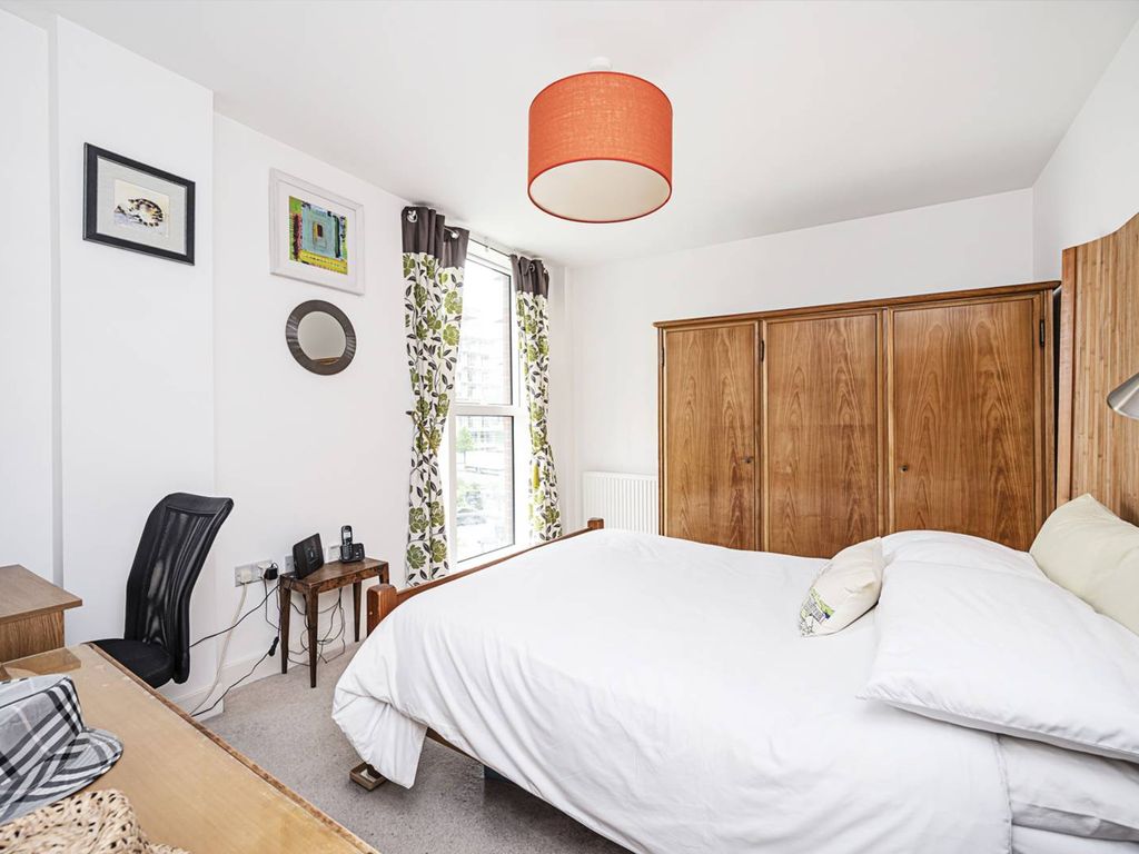 1 bed flat for sale in Goodchild Road, Manor House, London N4, £400,000