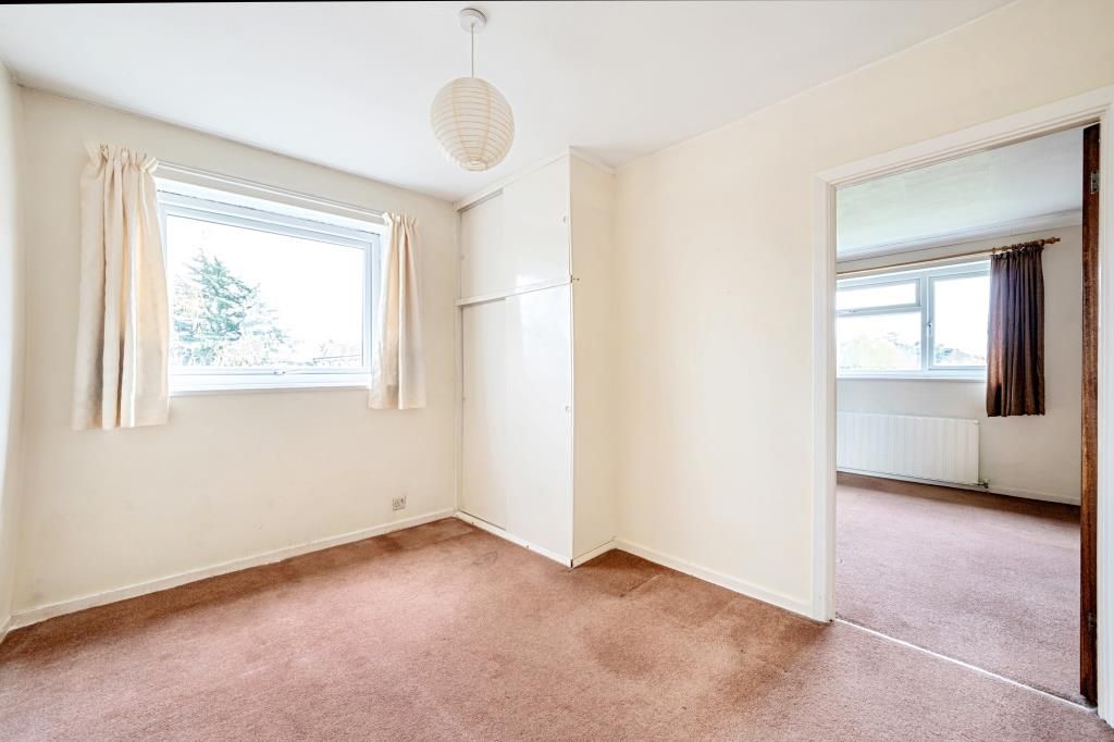 3 bed flat for sale in Windsor, Berkshire SL4, £350,000