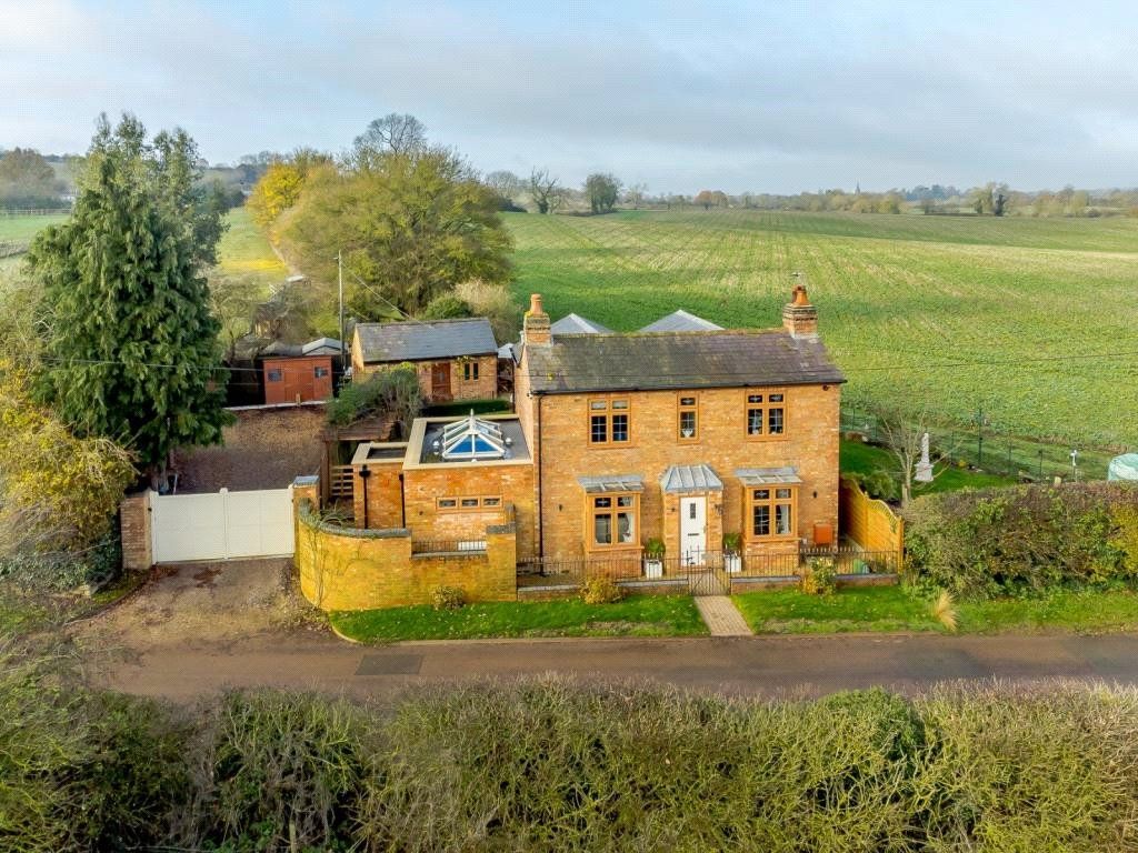 3 bed detached house for sale in The Cottage, West Farndon, South Northamptonshire NN11, £650,000
