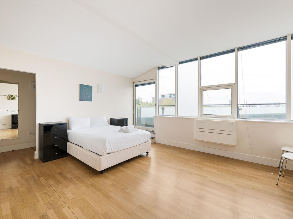 3 bed flat for sale in Artichoke Hill, Nr St Katharine Docks, London E1W, £750,000