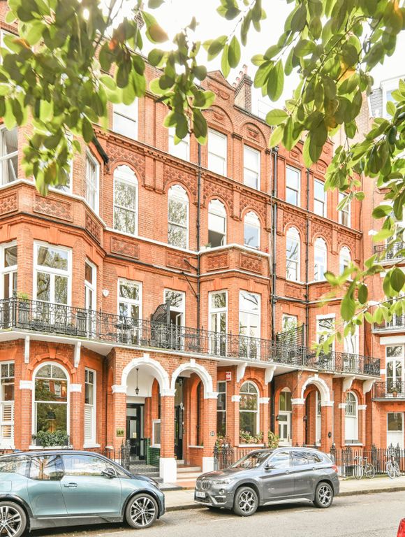2 bed flat for sale in Barkston Gardens, London SW5, £1,975,000