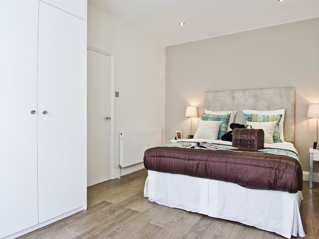 1 bed flat for sale in Stratford Road, London W8, £625,000