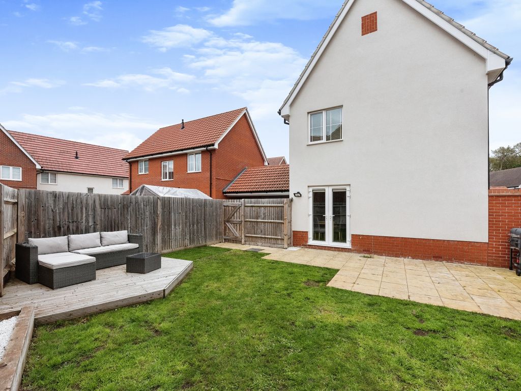 3 bed detached house for sale in Reed Lane, Bury St. Edmunds IP28, £300,000