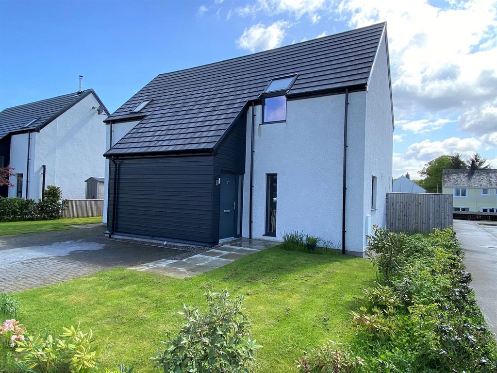 3 bed detached house for sale in Mackinnon Drive, Croy, Inverness IV2, £290,000