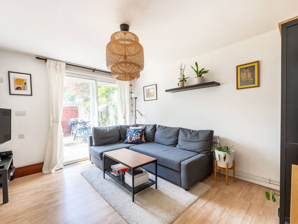 1 bed flat for sale in Marley Walk, Willesden Green, London NW2, £350,000