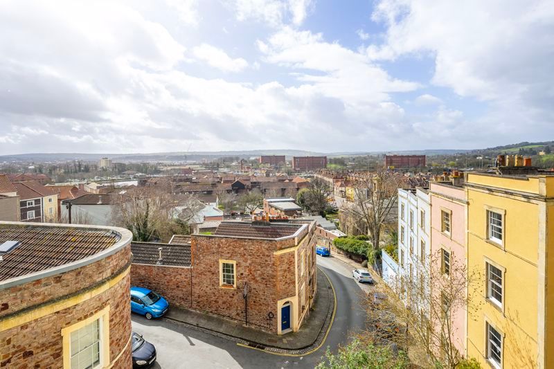 2 bed flat for sale in Ambra Vale West, Clifton, Bristol BS8, £400,000