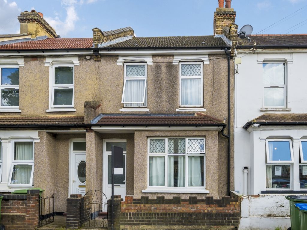 3 bed terraced house for sale in Balgowan Street, London SE18, £425,000