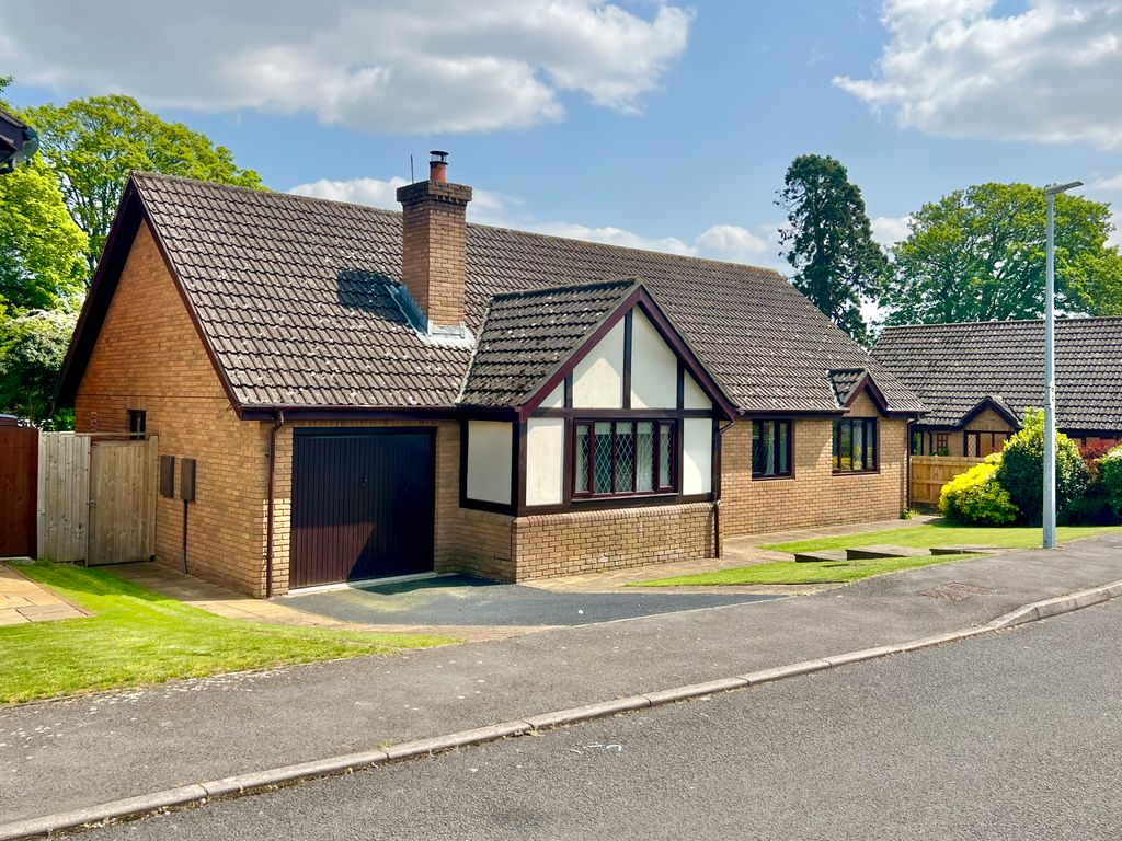 3 bed bungalow for sale in Treetops, Caldicot NP26, £430,000