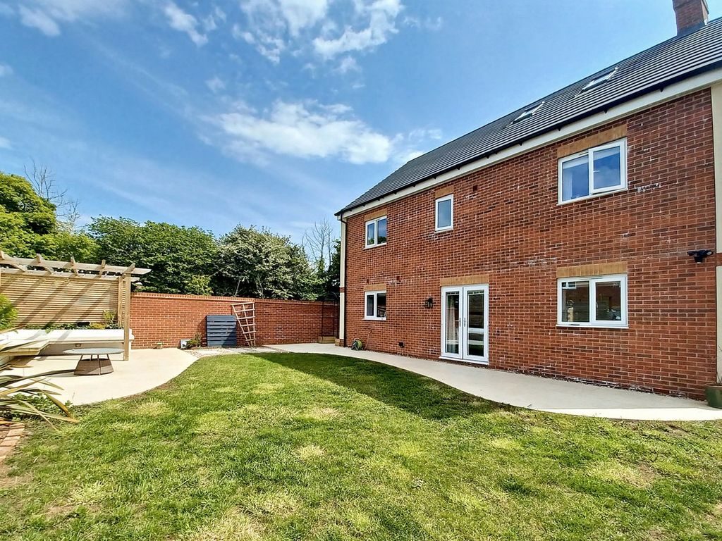 5 bed detached house for sale in Peacock Road, Thornbury, South Gloucestershire BS35, £759,500