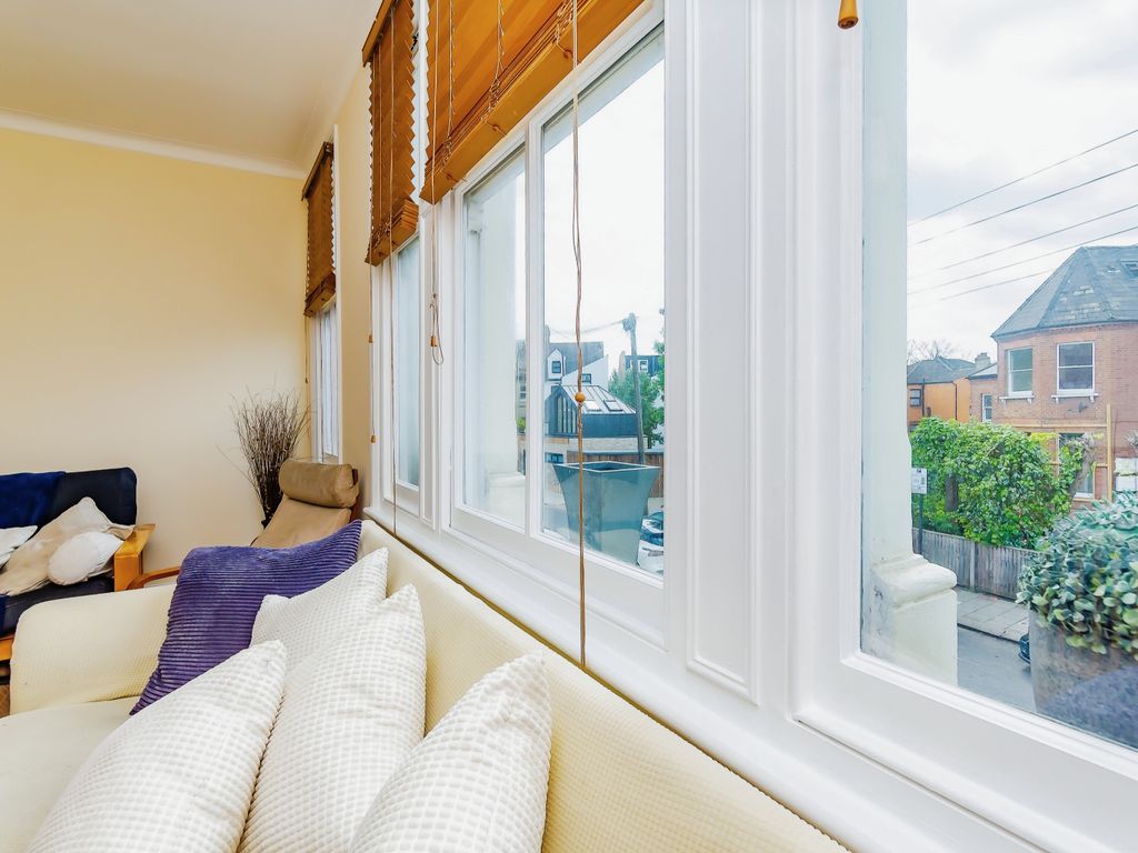 3 bed flat for sale in Cavendish Road, Balham SW12, £685,000