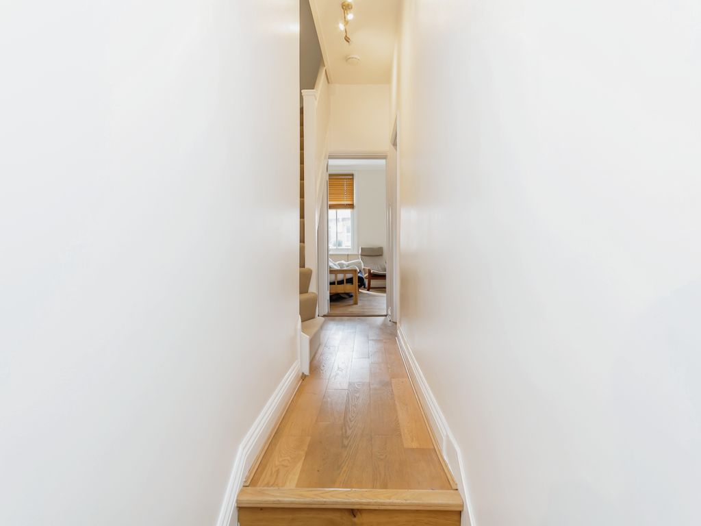 3 bed flat for sale in Cavendish Road, Balham SW12, £685,000